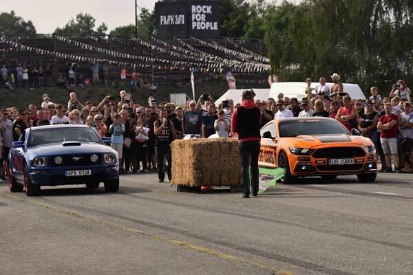 Fotogalerie 2022 | Hradecká V8 - Sraz Amerických vozů