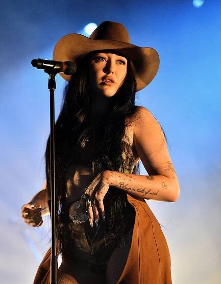 Did Noah Cyrus Get Plastic Surgery? Quotes, Photos