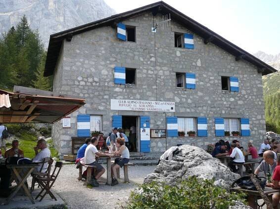 Soubor:Rifugio Vandelli.JPG – Wikipedie