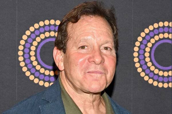 Steve Guttenberg explains why he helped fire crews in Pacific Palisades during L.A. wildfires: 'You can't just walk by'