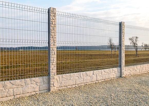 Betonový plot s 3D pletivem Zliv - Bekera - zámkové dlažby a betonové ploty