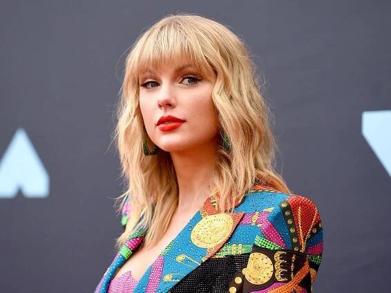Taylor Swift Sent Katy Perry a Hand-Embroidered Blanket for Her Newborn Daughter