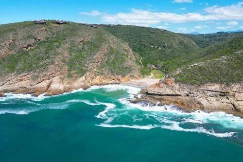 Surrounding environment, Silver Mist @ Ballots Bay in Victoria Bay