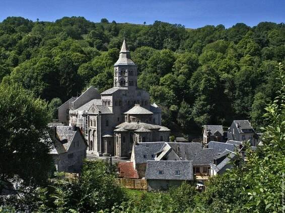 Francie - Auvergne - turistika krajem sopek stan i mobilhome, Last minute zájezdy a letenky