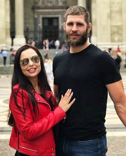 Talisman pro štěstí MMA šampiona Procházky: Kamila se k němu vrátila před titulovou bitvou