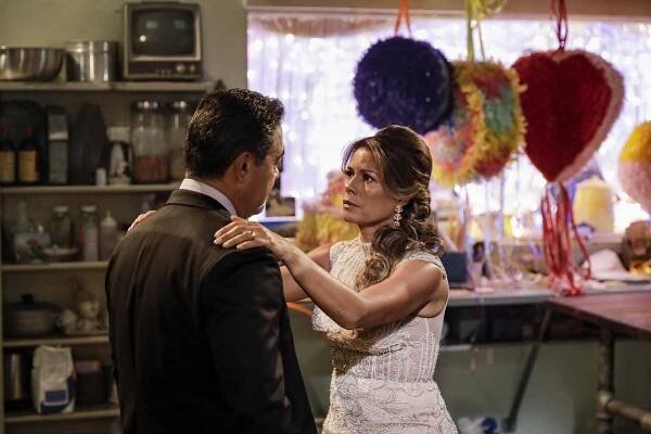 The Baker and the Beauty - May I Have This Dance? - Z filmu - Lisa Vidal