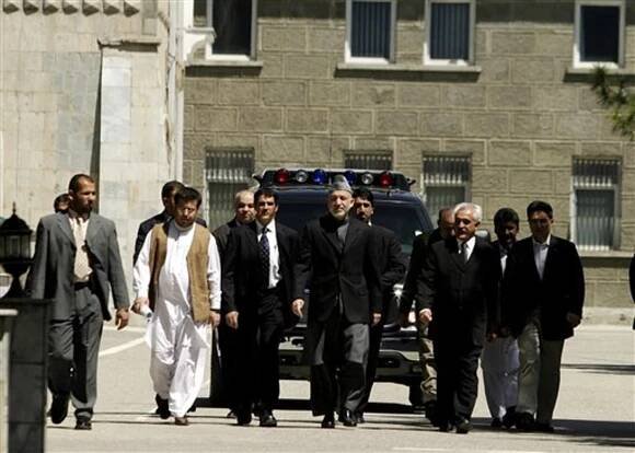 Karzai acknowledges meetings with Taliban