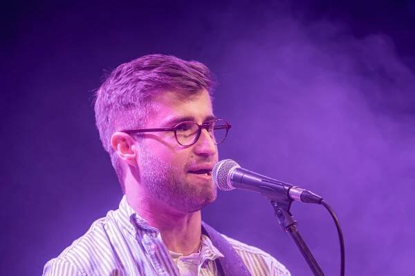 FOTO: Rapperka Sharlota či Michal Horák zpívali v Trutnově pro Pepíčka