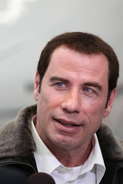 Šok: Plešatící John Travolta má najednou bujnou kštici. Nechal si ji nastřelit?