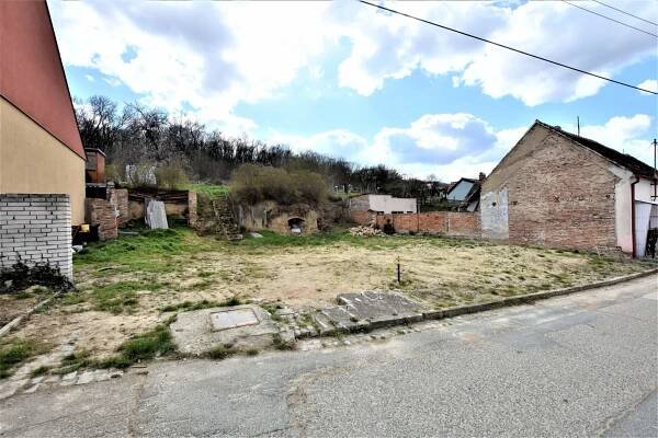 Prodej pozemku, 1.351 m2 pro výstavbu RD v obci Milovice u Mikulova - Reality Rajhrad