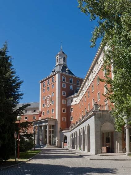 Soubor:Rectorado de la Universidad Complutense de Madrid.jpg