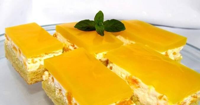 Ovocné řezy zvané žravé Rozpis pro plech velikosti 30 x 40 centimetrů.  Těsto na piškot 180 g cukru krupice … | How sweet eats, Small desserts, Dessert recipes easy