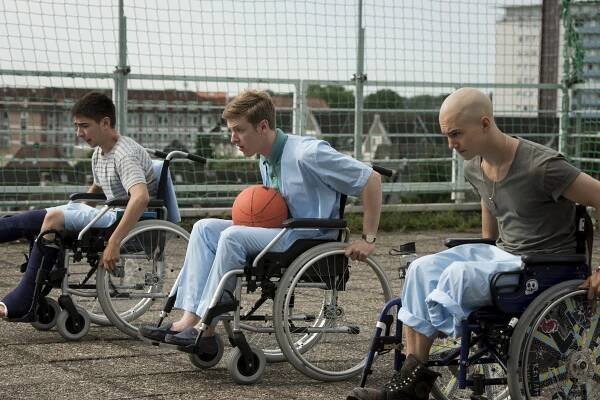 Club der roten Bänder - Sonnenschein - Z filmu - Ivo Kortlang, Timur Bartels, Tim Oliver Schultz