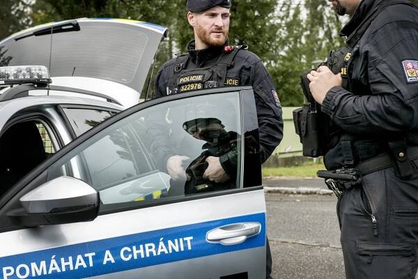 Policie pátrá po dvou sourozencích z Královéhradecka. Po vycházce se nevrátili do dětského domova | iROZHLAS - spolehlivé