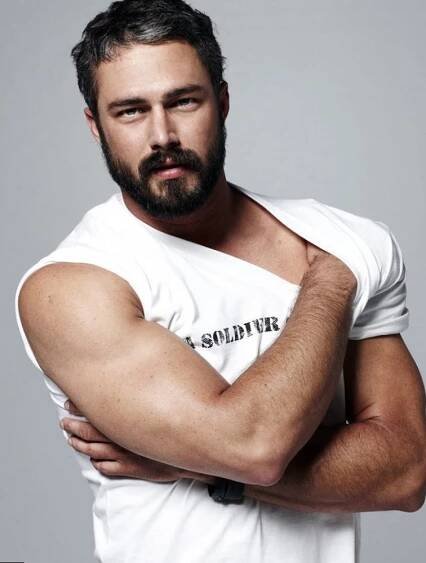 Taylor Kinney - Height, Weight, Age