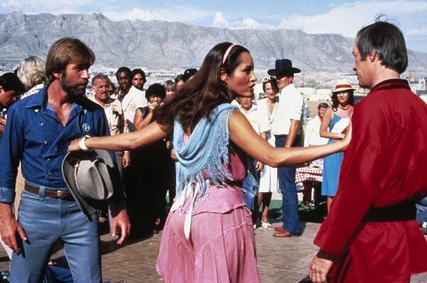 Osamělý vlk McQuade - Z filmu - Chuck Norris, Barbara Carrera