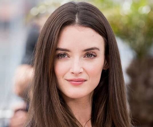 Charlotte Le Bon – Bio, Facts, Family Life of French-Canadian Actress & Model