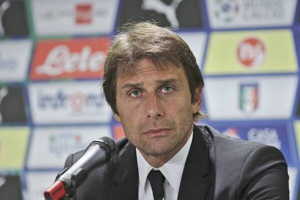 Soubor:20150616 - Portugal - Italie - Genève - Antonio Conte.jpg – Wikipedie