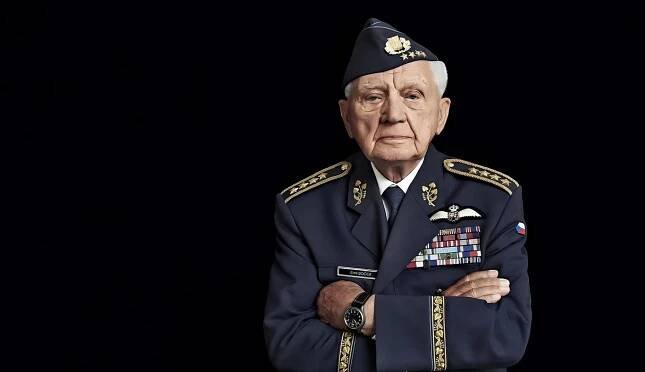 Zemřel válečný veterán a pilot britské RAF Emil Boček. Bylo mu rovných sto let
