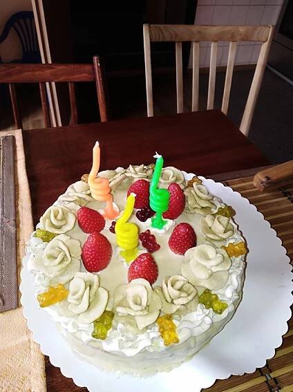 Nejradeji ale sladim.javorovym sirupem, medem, datlovym sirupem a hlavne panelou ta je z cukru nebo jak to nazvat, ta nejprospesnejsi.