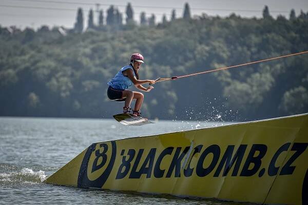 Wakeboardingová show a závody na Těrlické přehradě. Zábava a adrenalin