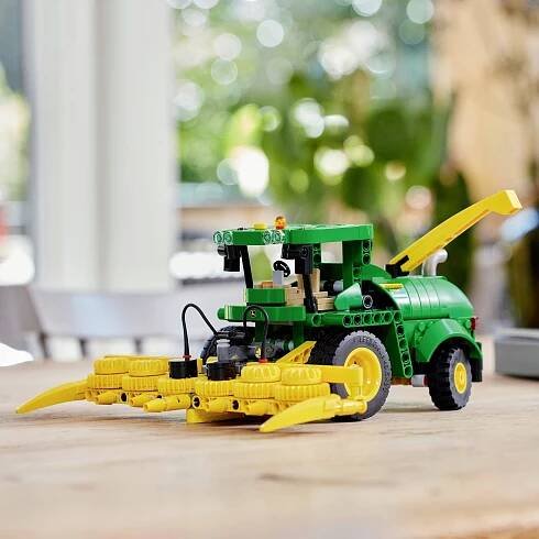 42168 LEGO® TECHNIC John Deere 9700 Forage Harvester