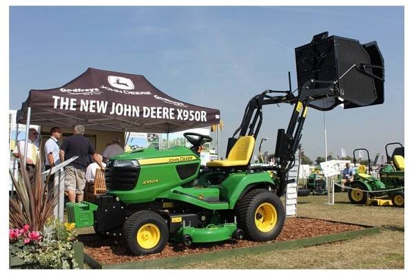 Zahradní traktor John Deere X950R
