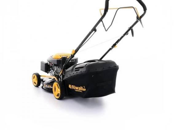 Multifunkční travní sekačka 3 v 1 s benzinovým motorem a pojezdem Riwall PRO RPM 4235