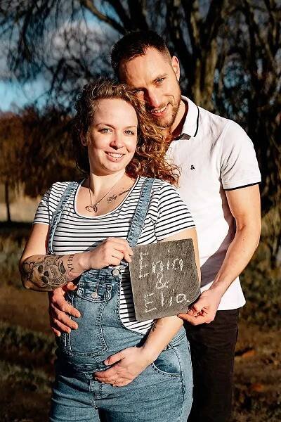 es werden Zwillinge - tafel der Kindernamen beim Shooting