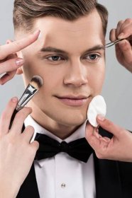 Pánský profi make-up: Jak dosáhnout přirozeného vzhledu make-upu a zároveň zakrýt všechny nedokonalosti?