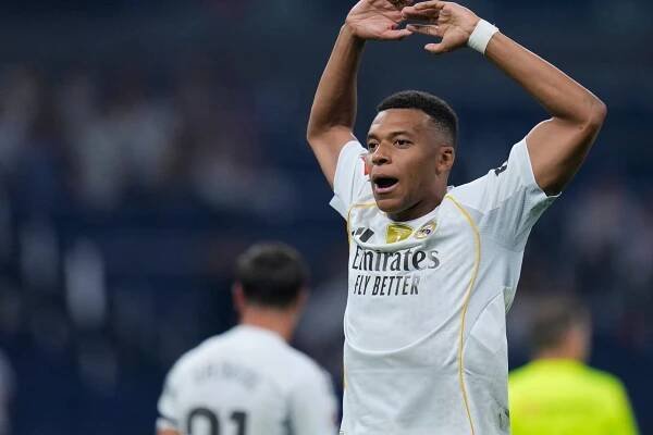 Kylian Mbappé jubelt: Er traf vom Punkt.