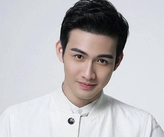 Vin Zhang Biography - Facts, Childhood, Family Life & Achievements