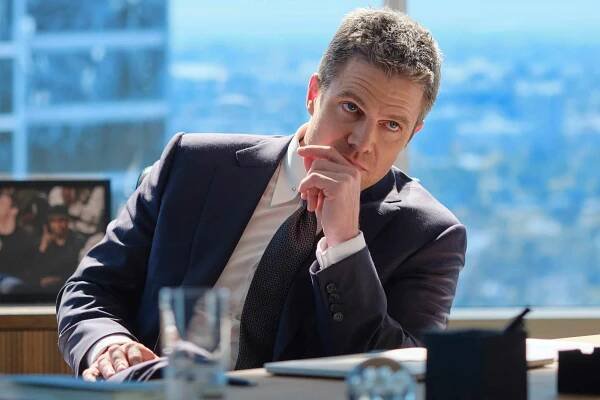 Stephen Amell, Suits LA