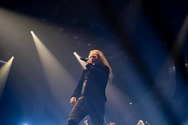 VIDEO, FOTO: Po čertech velkej koncert Kabátů doslova rozohnil libereckou arénu