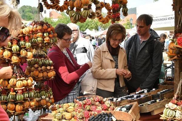 Beroun v sobotu praskal ve švech, hrnčířské trhy přilákaly tisíce návštěvníků