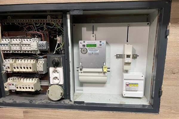 Montáž elektroměrového rozvaděče – ZEUS Technik