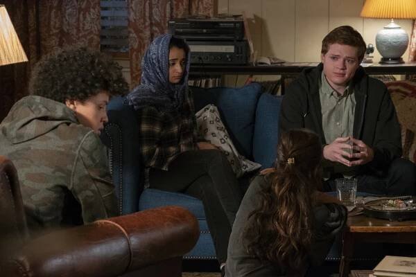 Lidská společnost - Kapka po kapce (E04) (2019) | Tvůrci | ČSFD.cz