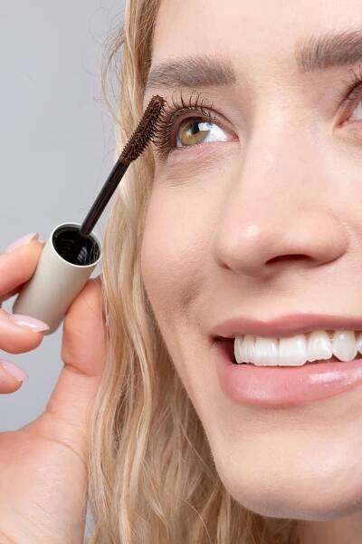 deNatura Objemová voděodolná řasenka 6 ml hnědá