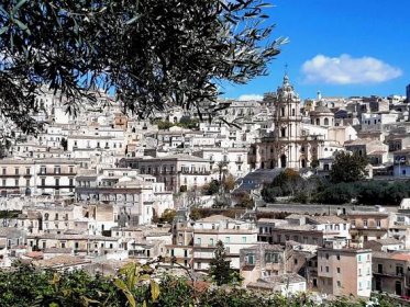 Between nature and the Baroque of Ragusa