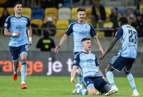 FOTO+VIDEO: Slovan titul v Dunajskej Strede nespečatil. Oslabeného majstra skolil na konci Redžič