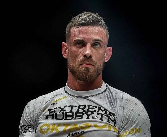 MMA Octagon 11 v Ostravar aréně, 16. března 2019 v Ostravě. Na snímku (v modrem) Václav Mikulášek proti Ondřej Raška.