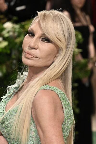 Donatella Versace omladla o 20 rokov: Je to vôbec ona? Pýtajú sa fanúšikovia