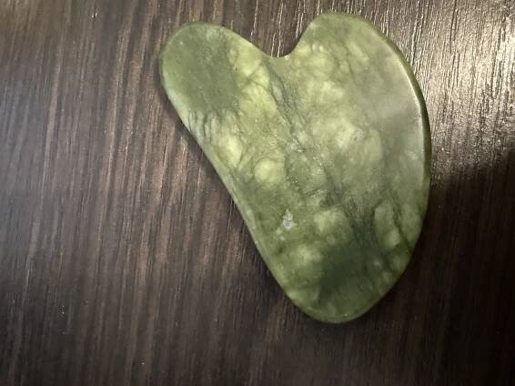 Mermade Gua Sha. Me - Nefritová škrabka Guasha | Makeup.cz