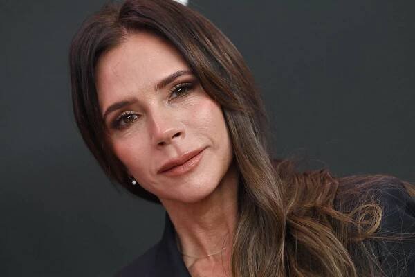 Victoria Beckham Paired Her Boot Cast With a Heel and It's the Most Victoria Beckham Thing Ever