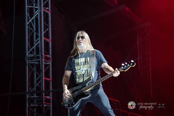 FOTOREPORT: Promočený Létofest v Plzni rozpálili Kabát a Wanastowi Vjecy, Anna K. rozdávala pozitivní energii