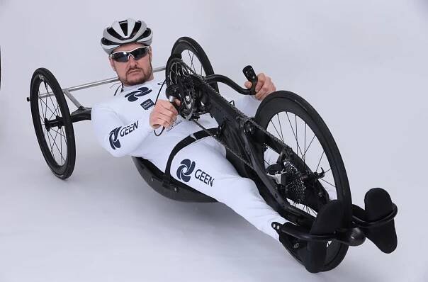 V patnácti se dostal na invalidní vozík. Teď paratriatlonista Honza Tománek poráží i nehendikepované sportovce