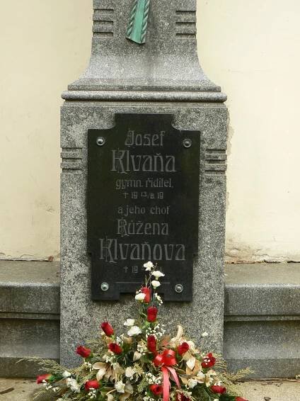 Soubor:Josef Klvaňa - hrob 1.jpg – Wikipedie