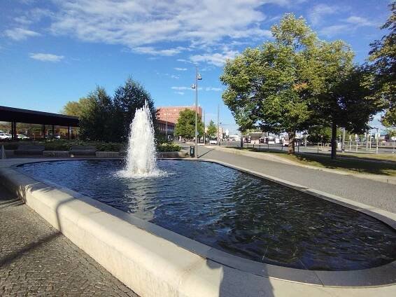 Fotogalerie • Fountain near Pardubice hlavní nádraží (Brunnen) • Mapy.com