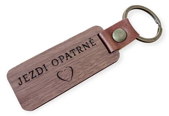 Dřevěná klíčenka,Jezdi opatrně''