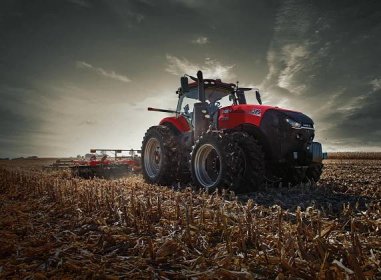 Modernizované traktory Case IH Magnum a inovace u podvozků řady Quadtrac